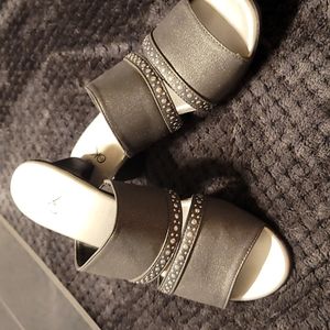 It's OK silver size 9 1/2  1 1/2 inch heel